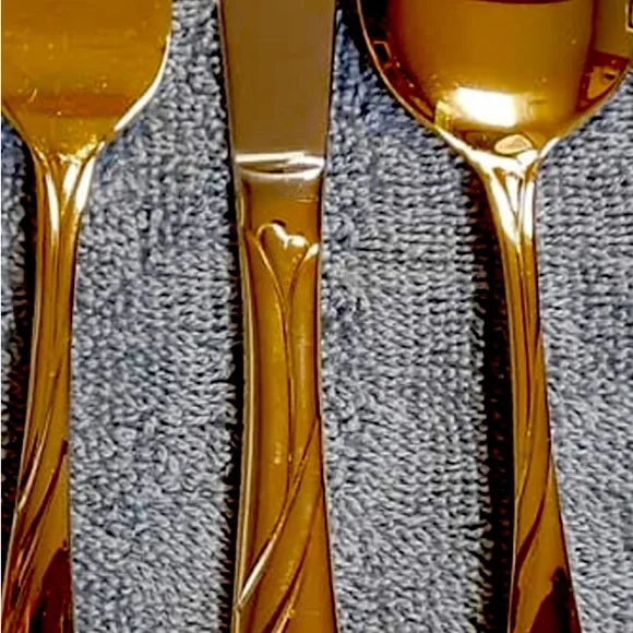 ⭐️FARBERWARE "NICOLE GOLD" GOLD ELECTROPLATED SWIRL FLATWARE ELEGANT & LIGHT⭐️ - Picture 3 of 5